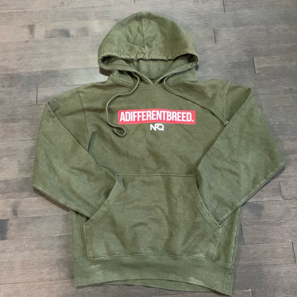 Women’s S NFQ Green With Red ‘A Different Breed Logo’ Light Weight Hoodie - Picture 1 of 6
